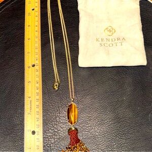Kendra Scott Eva Gold Long Pendant Necklace
NWT